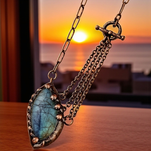 🆕️ Mystical Labradorite Pendant Necklace | 24" Handcrafted Copper Boho Chic 🌌✨ - Picture 1 of 11